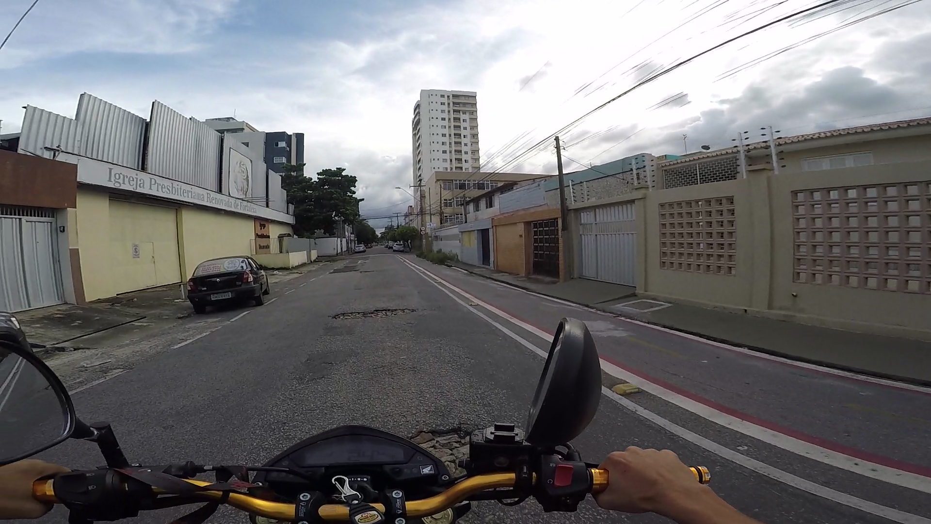 http://videos.introcdc.com/Canal/MotoVlog/Serjona/Rafael de Bicicleta/GOPR4263.00_06_21_12.Quadro006.png